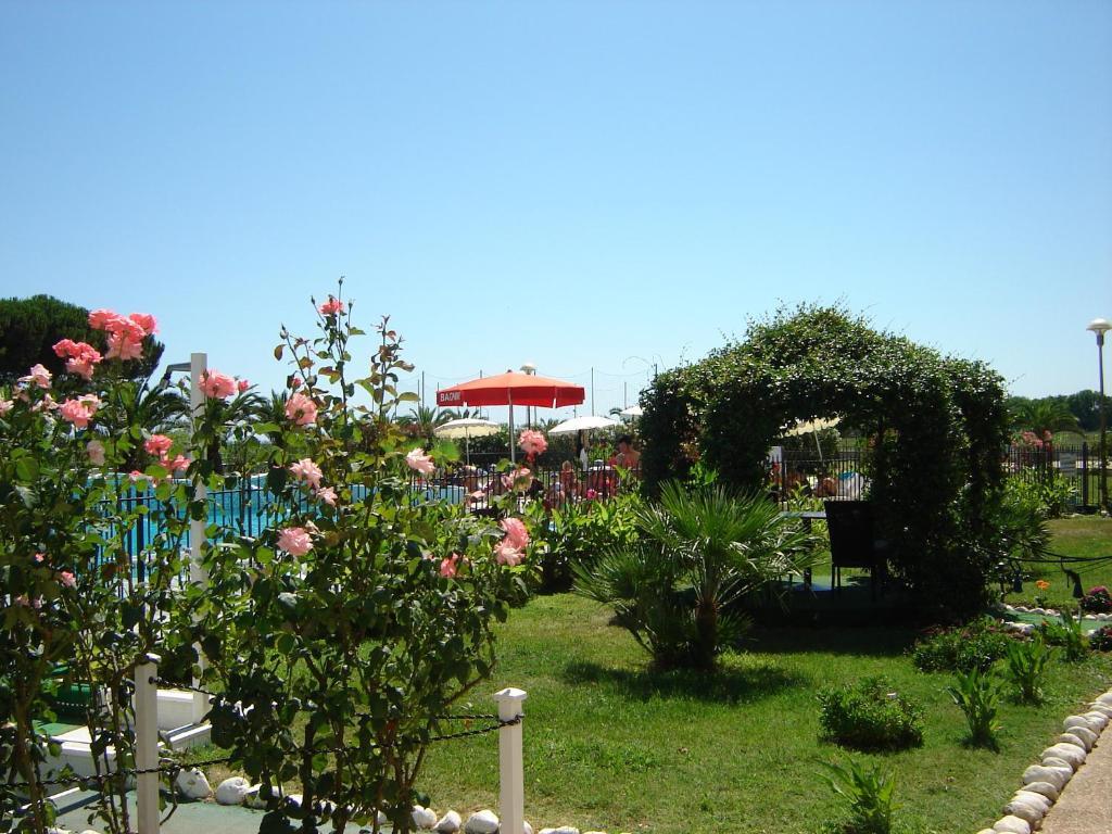 Elena Club Resort Silvi Marina Exterior foto